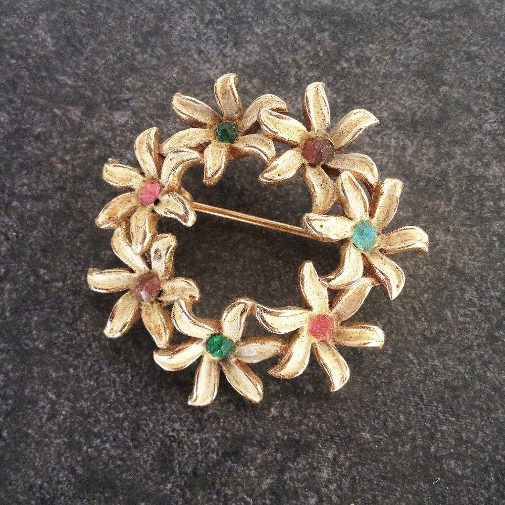 Vintage Floral Circle Pin